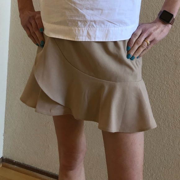 BCBGmaxazria | beige ruffle A-line mini skirt - Picture 5 of 12